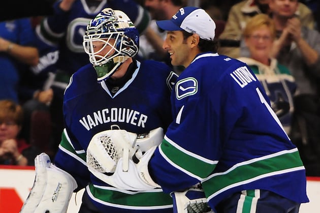 Luongo Tweets His Support for Schneider in New Jersey