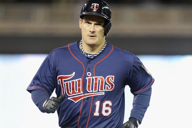 Twins' Willingham to Have MRI on Sore Knee