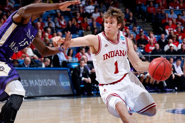 Jordan Hulls Signs Overseas Contract