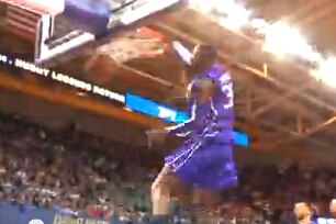Video: Terrence Ross Crushes a 360 Slam on the Fast Break