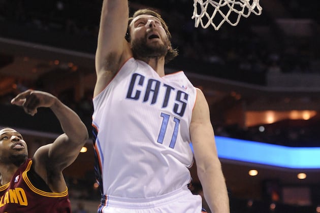 Report: Bobcats to Re-Sign Josh McRoberts