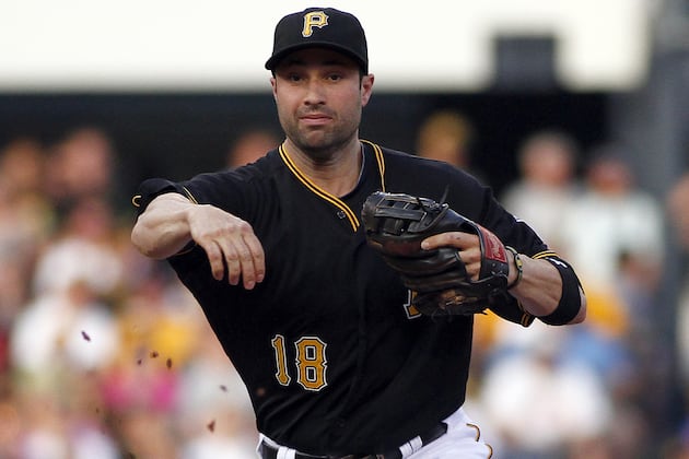 Neil Walker Leaves Game vs. Cubs