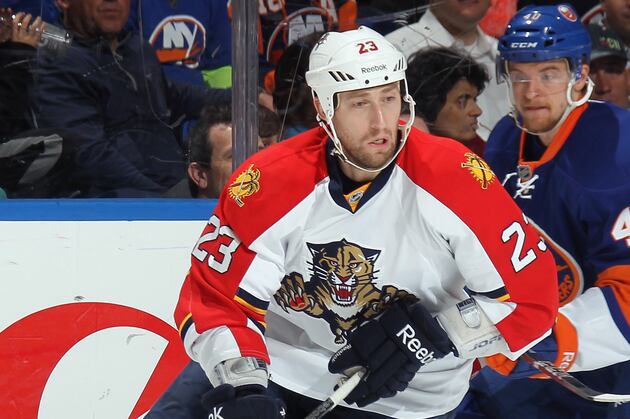 Caps Sign D-Man Strachan