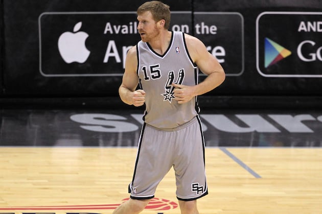 Video: Matt Bonner Plays the Tambourine to the Song 'La Bamba'