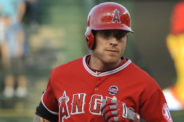 Angels Pound Cubs Behind Hamilton's 2 HRs