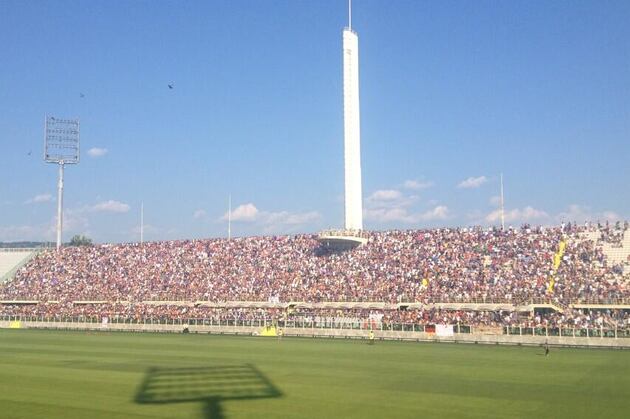 TwitPic: Packed House at Franchi for Gomez Intro