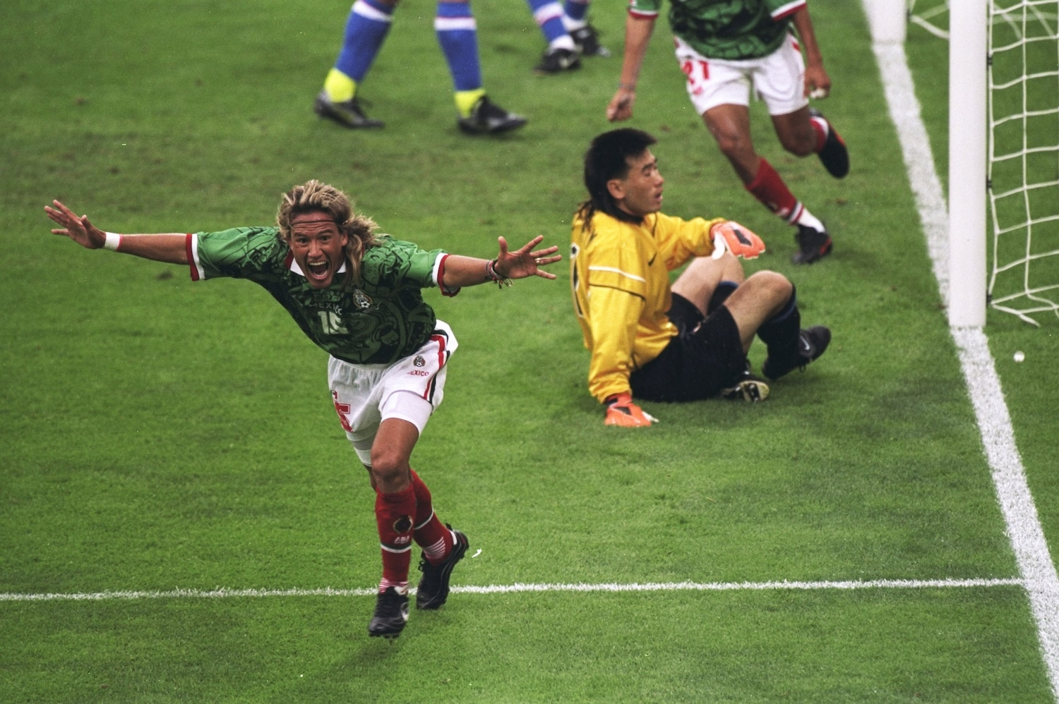 Best Football Strikers Of All Time
