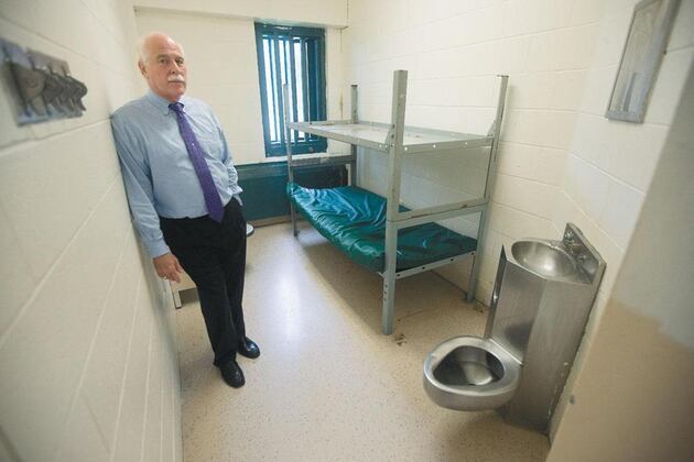 What It's Like for Aaron Hernandez in Jail