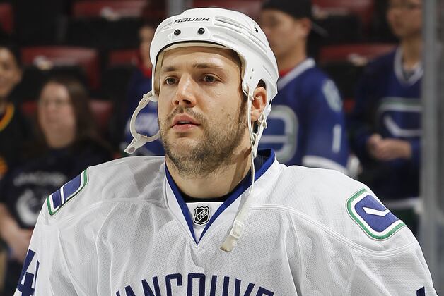 Vancouver Canucks Negotiating with Defenceman Andrew Alberts