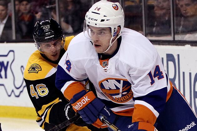 Isles Re-Sign Hickey: Two Years, $1.35 Million