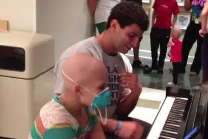 VIDEO: Memphis QB Plays Piano for Leukemia Patient Singalong