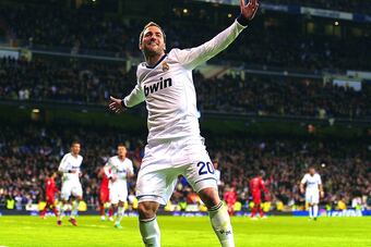 Higuain_crop_north