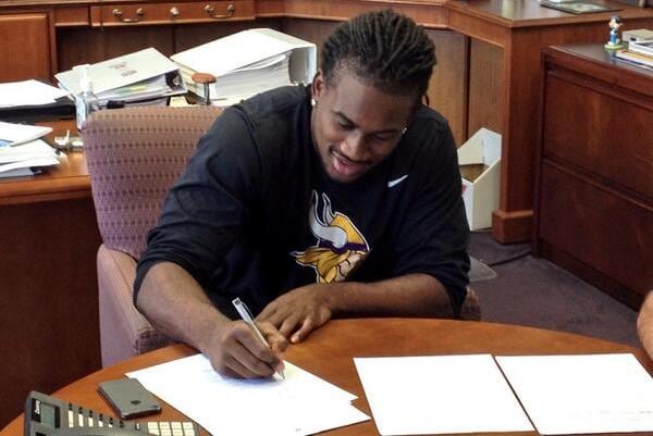 Cordarrelle Patterson Signs with Vikings
