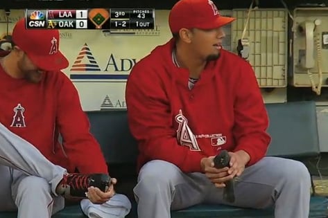 De La Rosa Takes Care of Injured Bird