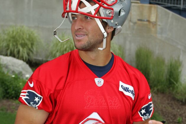Tebow Doing Some Non-QB Drills in Practice