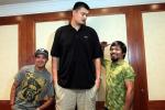 Yao Ming Stands with Pacquiao, Is Not Impressed