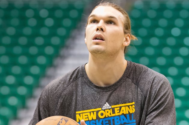 Several Teams Interested in Lou Amundson