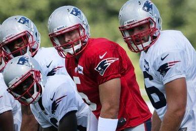 Tebow Giving Pats' Defense Different Looks in Practice