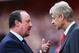 LONDON, ENGLAND - AUGUST 03: Manager Rafael Benitez of Napoli talks to manager Arsene Wenger of Arsenal during the match between Arsenal and Napoli at Emirates Stadium on August 3, 2013 in London, England. (Photo by Paul Gilham/Getty Images)