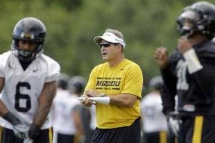 Pinkel Defends MU Training Staff After Injured Freshman Leaves Team