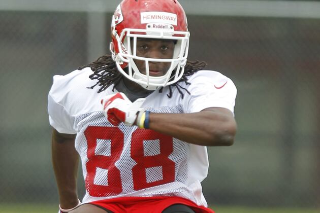 Chiefs Hemingway Sprains Thumb; Waldron Also Hurt