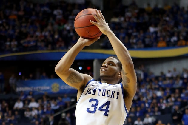 Mays Signs Deal with Italian Pro Team
