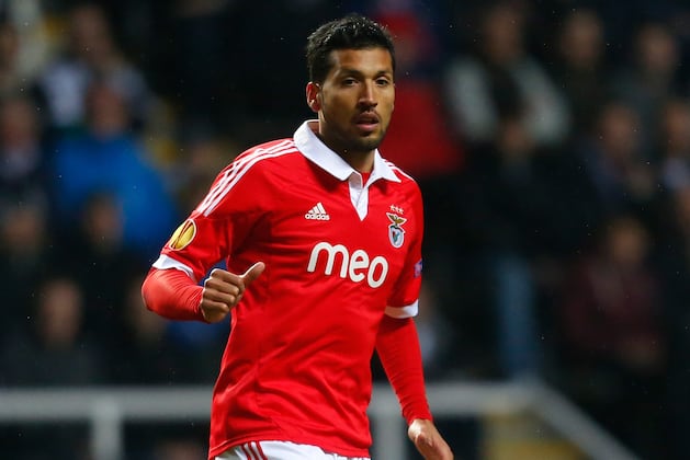 Manchester United Transfer News: Club Must Give in to Demands for Ezequiel Garay