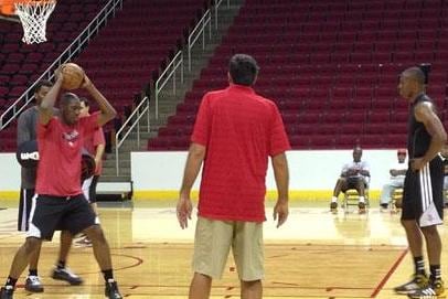Hakeem Olajuwon Says Dwight Howard Is 'Still Very Raw'