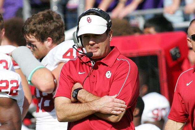 Stoops Hopes to Name a Starting Quarterback 'By End of Next Week'
