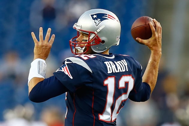 Brady Looks Sharp Just Days After Knee Scare