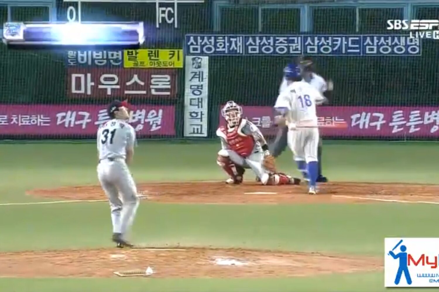 Korean Baseball Player Does a Full 360 in His Home Run Swing Bleacher