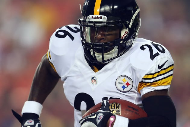 Le'Veon Bell Exits Steelers' Loss Early with Foot Injury