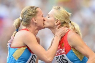 Firova-ryzhova-kiss_crop_north