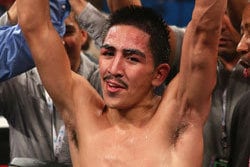 Leo Santa Cruz: I Want to Get a Crack at Abner Mares