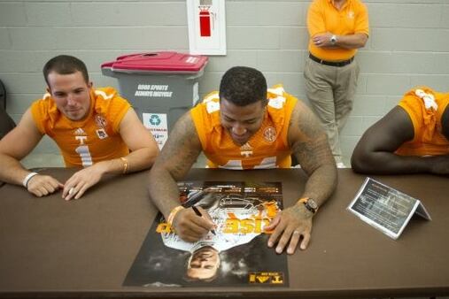 In Wake of Manziel Saga, UT Rewrites Autograph Policy