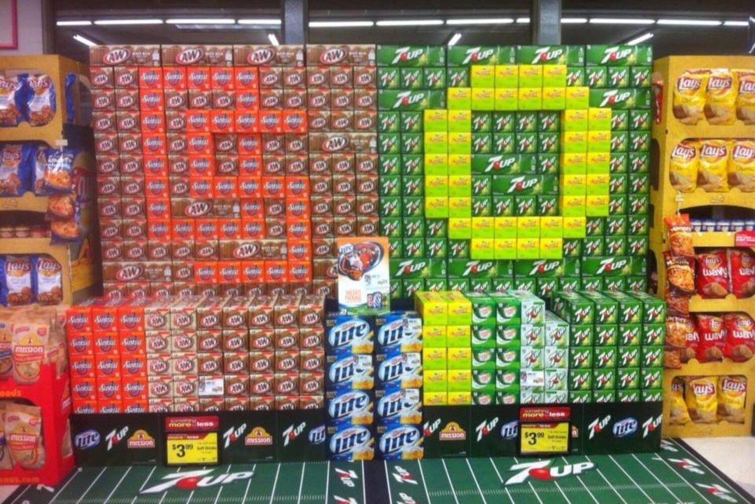Grocery Store Shows Pride for State of Oregon Teams with Soda Displays