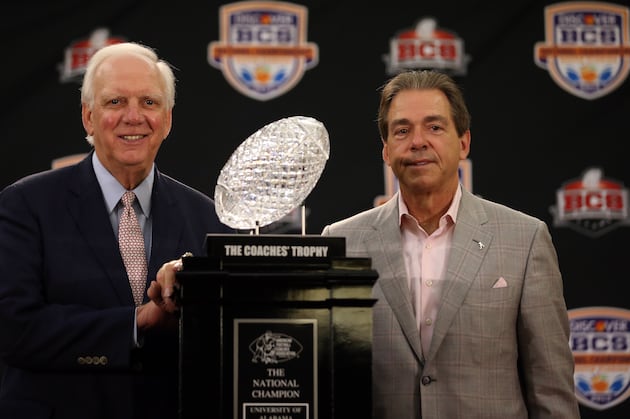 Alabama Football Team to Pay Tribute to Mal Moore on Helmets