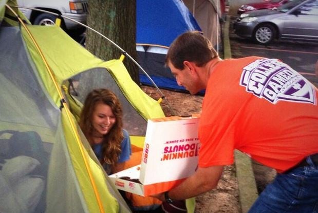 Photo: Swinney Delivered Breakfast to Students Camping out for UGA Tickets