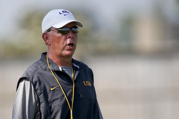 Les Miles Feels Offense Is Improving Under Cam Cameron