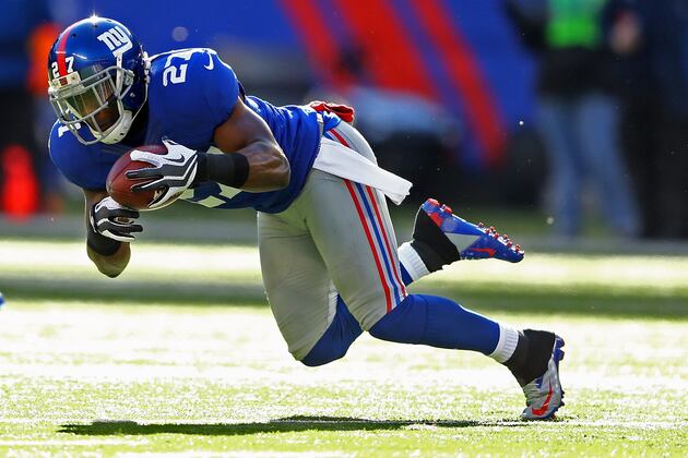 Stevie Brown Helped to Locker Room After Suffering Knee Injury