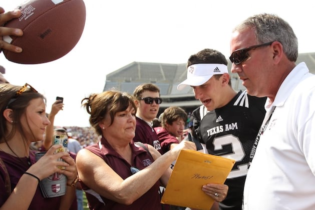 At a Fan Event, Manziel High-Fived a Crying Girl Who Said She Loved Him