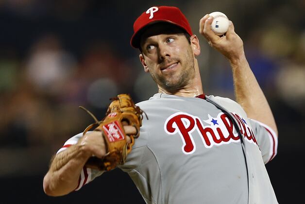 Lee Outpitches Wheeler to Lead Phils by Mets