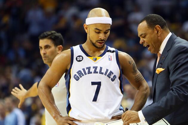 Jerryd Bayless Participates in Basketball Without Borders