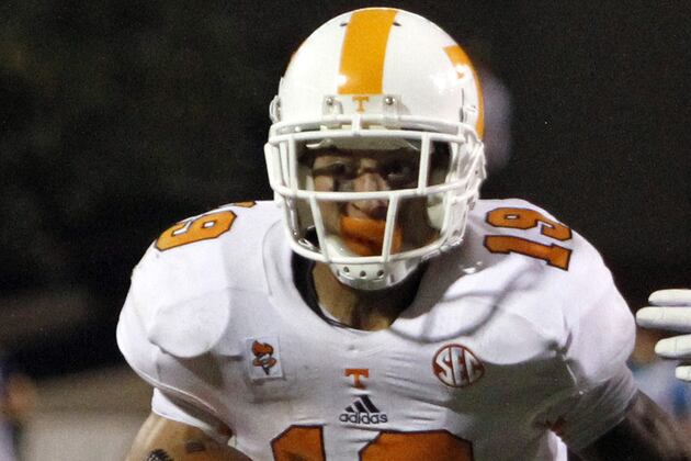 Tennessee Receiver Devrin Young Sustains Injury, Outlook Unclear