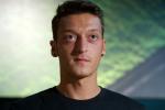 Arsenal Probes Coach's Betting on Ozil Transfer