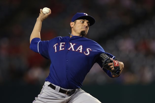 Garza Struggles as Rangers Fall in LA