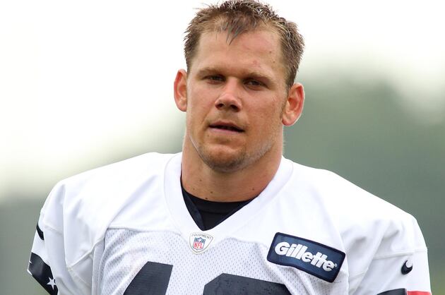 Bucs Bring FB Larsen Back