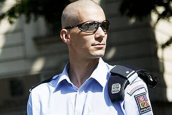 Czech-policeman_20130911173010358_660_320_crop_north