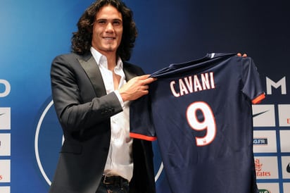 Cavani Fulfills Pre-Game Promise & Gives His Shirt to Disabled PSG Supporter
