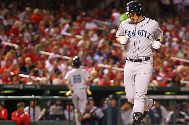 Cardinals Retake NL Central Lead, Beat Mariners 2-1 on Passed Ball